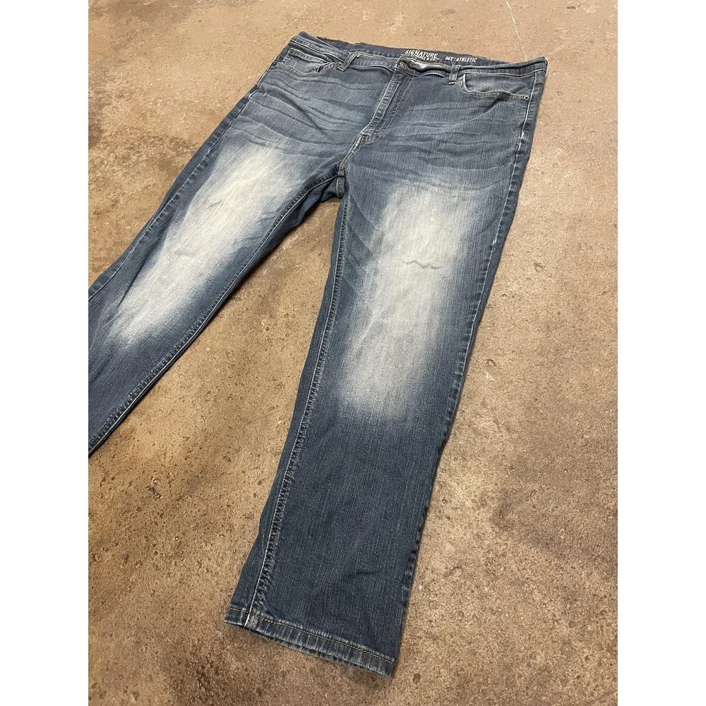 Signature By Levi Strauss Jeans Mens 42x30 Athletic Straight Leg Zip Fly Stretch